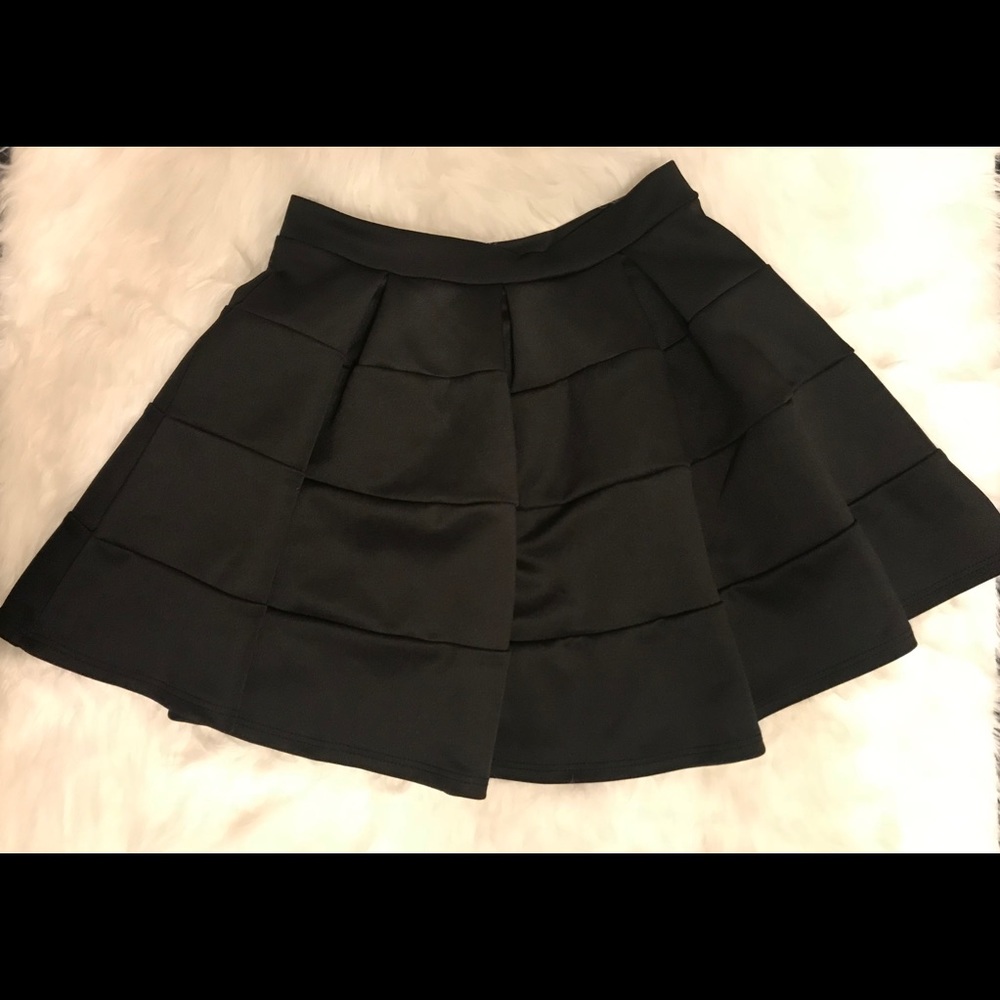 ✨Windsor black Mini Skirt Sz (S) ✨